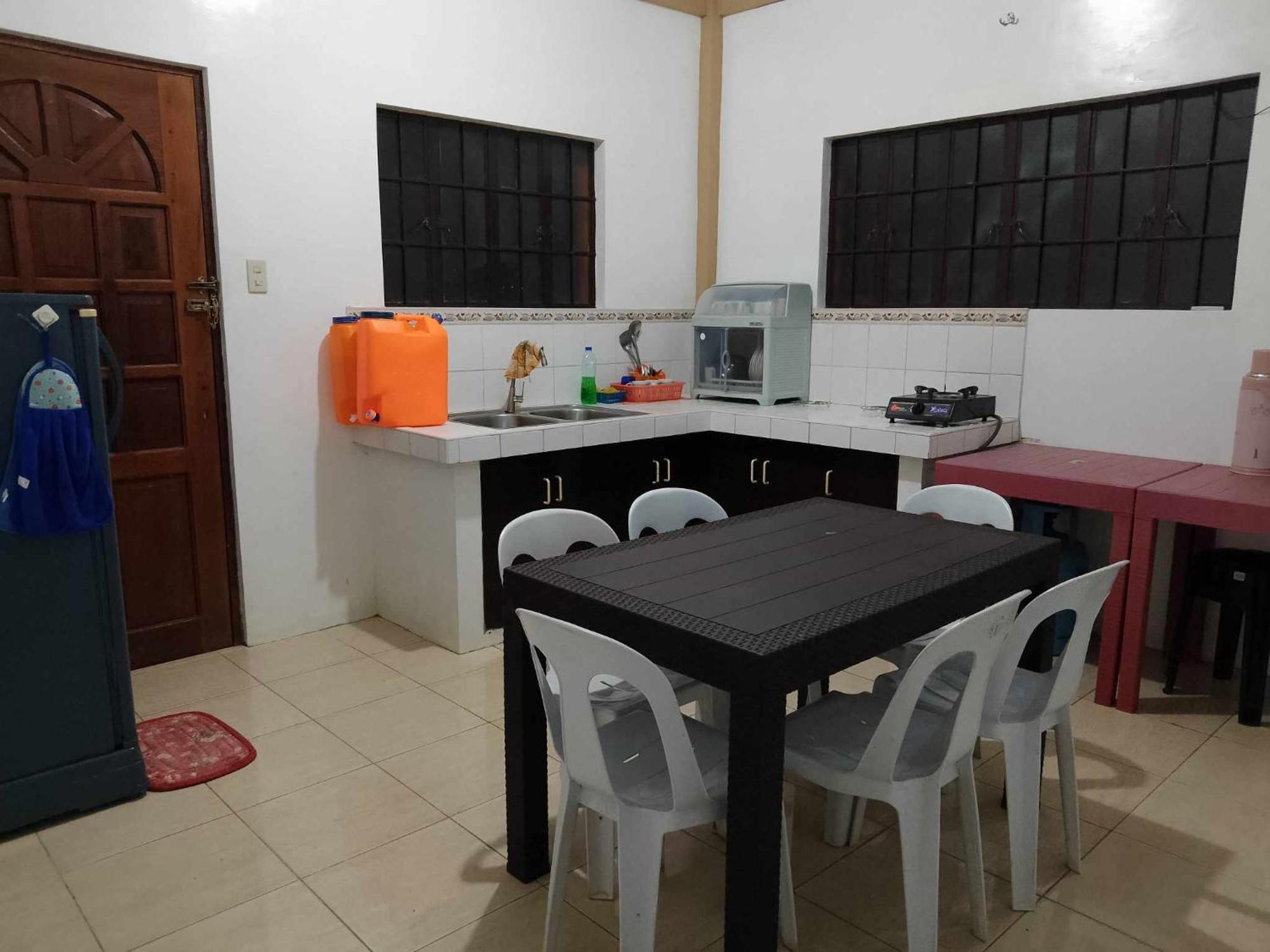 Ferienwohnung Estrelle Orange House - Backpackers Hub Puerto Princesa Exterior foto