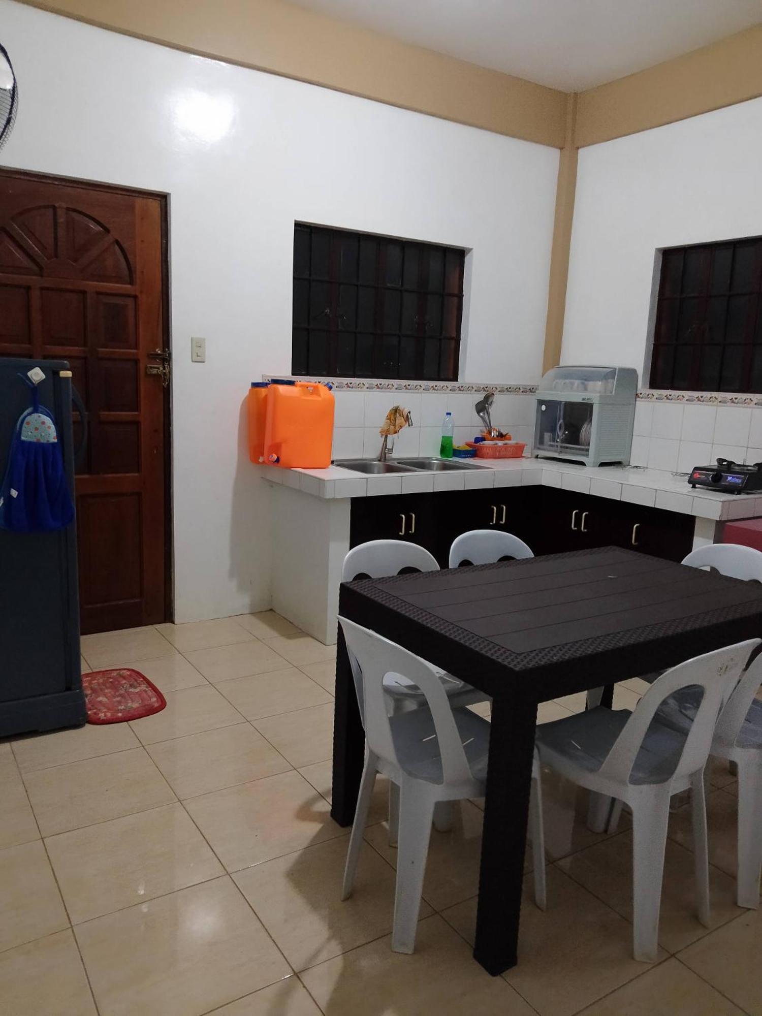 Ferienwohnung Estrelle Orange House - Backpackers Hub Puerto Princesa Exterior foto